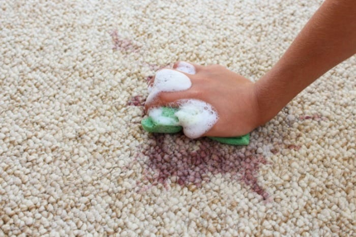 پاک کردن لکه فرش و مبل